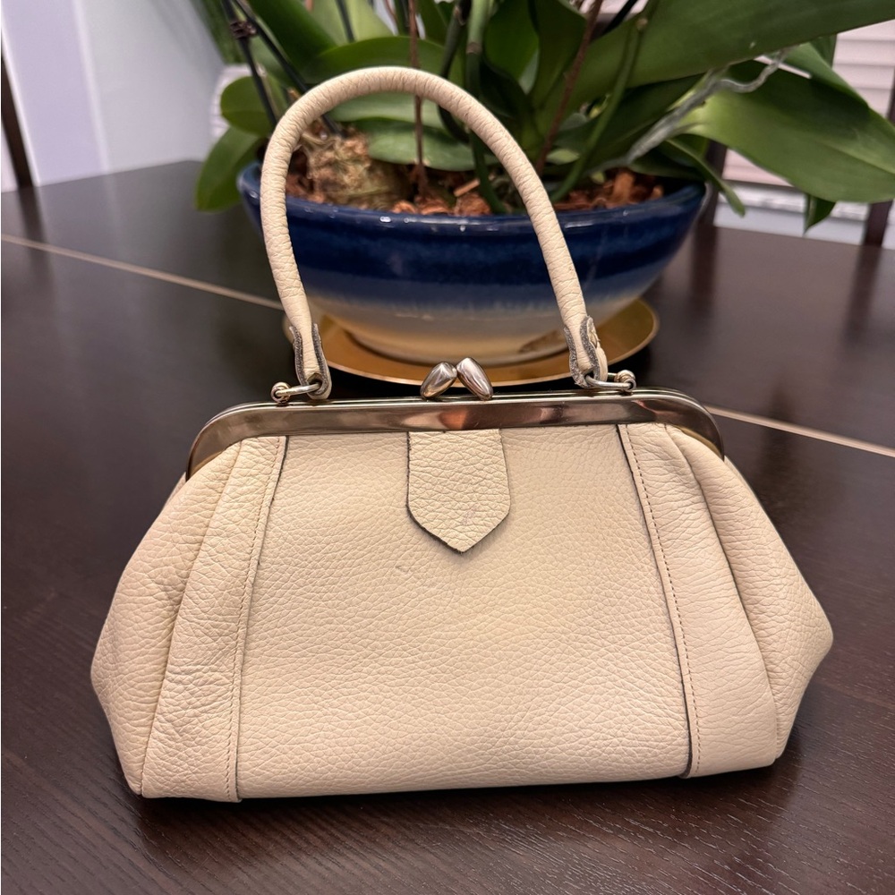 Vintage Leather Handbag cream color real leather super chic and elegant!